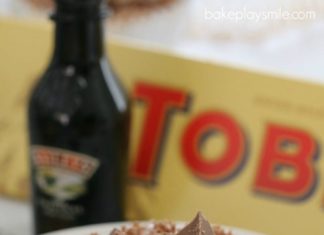 Birthday Cake : These Mini Toblerone & Baileys Cheesecakes are so naughty… and totally delicio…