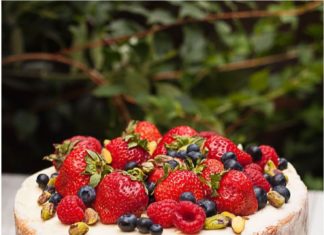 Birthday Cake : A pretty easy to make,summer celebration cake