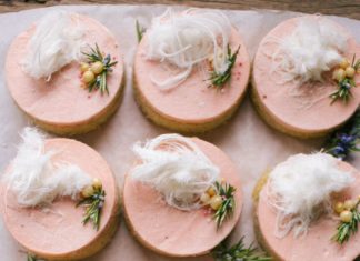 Birthday Cake : Little rhubarb buttercream Cakes