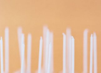 Birthday Cake : Say goodbye to piping bags and fussy frosting! From pennant garlands to pom-poms…