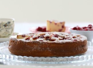 Birthday Cake : A perfectly simple Raspberry & Ricotta Cake that’s sure to impress. This is my g…