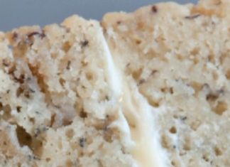 Birthday Cake : Best Ever Banana Cake with Cream Cheese Frosting