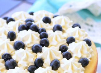 Birthday Cake : Blueberries and Cream Cake. Beautiful and simple summer blueberry cake. | from w…