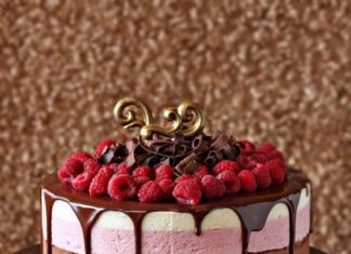 Birthday Cake : Chocolate Raspberry Mousse Cake | by Elizabeth LaBau – created via pinthemall.ne…