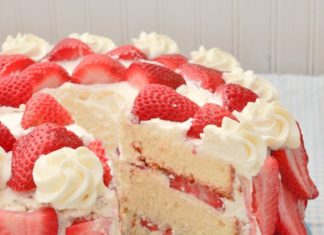 Birthday Cake : Heavenly Strawberries 'n Cream Cake: Not only does this cake look amazing, i…