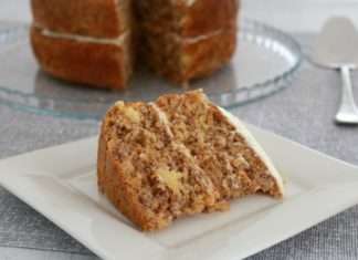 Birthday Cake : I would love a slice of this right now! The best Carrot Cake from Bake Play Smil…