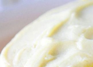 Birthday Cake : Lemon Poppyseed Cake with Cream Cheese Frosting