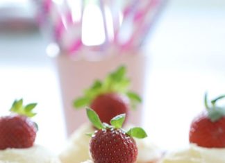 Birthday Cake : My absolute favourite Vanilla Cupcake recipe (with frosting!!). #vanilla #cupcak…