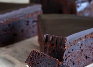 Birthday Cake : One Bowl Gluten Free Chocolate Cake