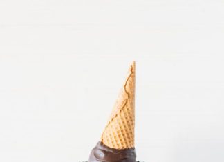 Birthday Cake : red velvet cake with oreo cream cheese