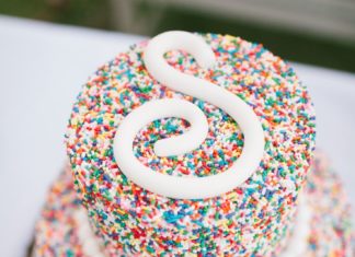 Birthday Party Inspiration : Awesome Rainbow Sprinkles Cake