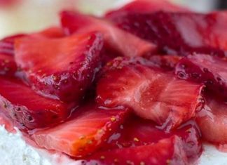 Birthday Cake : Strawberry Shortcake ~ Easy recipe with 2 gourmet layers of cake filled with whi…