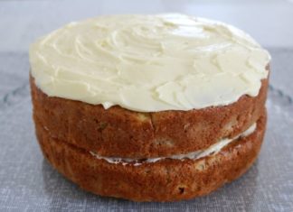 Birthday Cake : The cream cheese frosting is so yum! I love carrot cake. | Bake Play Smile