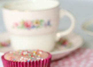 Birthday Cake : This is my favourite VANILLA CUPCAKE recipe!! It’s so easy! Perfectly light and …