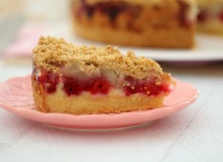 Birthday Cake : This Raspberry & Apple Crumble Cake has the perfect butter cake base, topped wit…