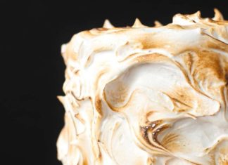 Birthday Cake : This S’mores Cake is better than the real thing! A graham cracker cake filled wi…