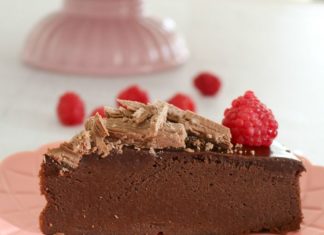 Birthday Cake : You only need 3 ingredients to make this flourless chocolate cake… how cool is…