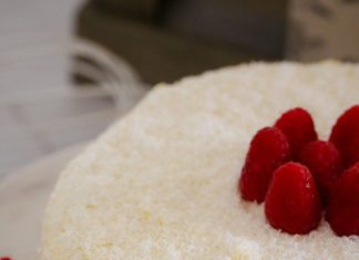 Birthday Cake : A simple WHITE CHOCOLATE MUD CAKE made with a deliciously smooth and creamy WHIT…