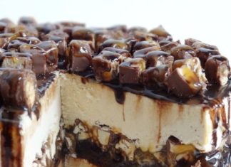 Birthday Cake : Snickers Peanut Butter Brownie Ice Cream Cake