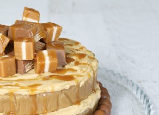 Birthday Cake : The BEST Salted Caramel Mud Cake you'll ever eat! Made with salted caramel f…