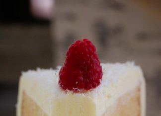 Birthday Cake : A simple WHITE CHOCOLATE MUD CAKE made with a deliciously smooth and creamy WHIT…