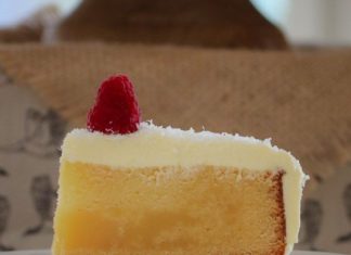 Birthday Cake : A simple WHITE CHOCOLATE MUD CAKE made with a deliciously smooth and creamy WHIT…