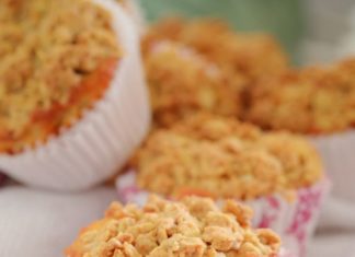 Birthday Cake : Super easy APPLE CRUMBLE MUFFINS… a soft apple muffin base topped with a crunc…