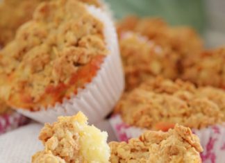 Birthday Cake : Super easy APPLE CRUMBLE MUFFINS… a soft apple muffin base topped with a crunc…
