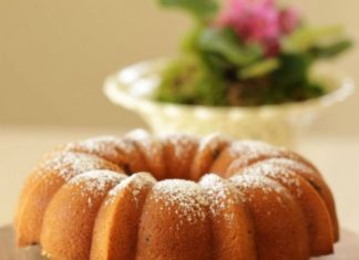 Birthday Cake : An easy cake recipe that whips up in a flash. No electric mixer needed! Perfect …