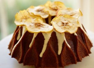 Birthday Cake : Apple Spice Cake with Dehydrated Apples