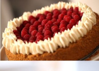 Birthday Cake : Silky smooth and decadent. Video tutorial included.