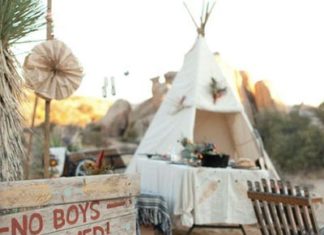 Birthday Decoration : I might be in love with these feather + teepee cupcakes. Well, and teepees in ge…