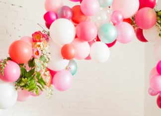 Birthday Decoration Ideas : Balloon centerpiece