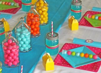 Birthday Decoration Ideas : Bright and happy place setting