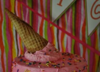 Birthday Decoration Ideas : Cute cake for the birthday girl.