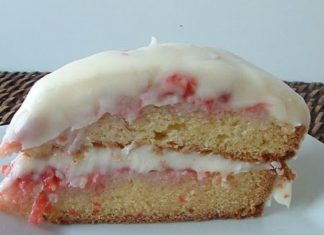 Birthday Decoration Ideas : Pioneer Woman's Strawberry Shortcake Cake