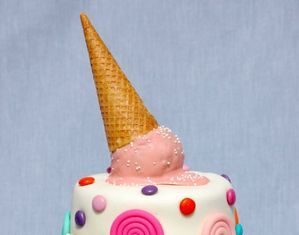 Birthday Decoration Ideas : So cute! Love this cake!