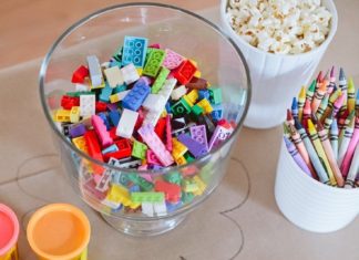 Birthday Decoration Ideas : Tips for a Ridiculously Easy Table to Keep Kids Entertained for any Party! Creat…