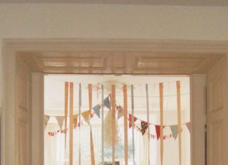 Birthday Decoration Ideas : hang balloons on ribbon for a kid's party!