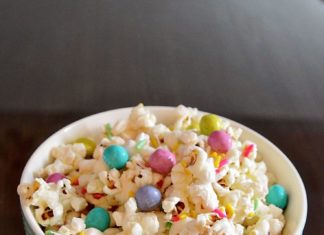 Birthday Decoration : LOL! Not your ordinary snack mix … how to make unicorn poop for an awesome bir…