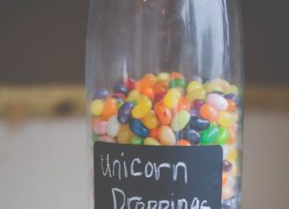 Birthday Decoration : Shabby Chic Unicorn Birthday Party captured by Heather Lynn Photographie and sty…