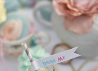 Birthday Decoration : Smarty Parties: Time for Tea! Alice in Wonderland-inspired tea party. Photo by s…