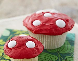 Birthday Decoration : Toadstool cupcakes — cute for Aria's Alice in Wonderland party!