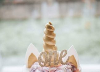Birthday Decoration : Unicorn first birthday cake! Laura Olson Photography www.cheekymonkeyc…