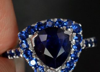 Birthday Gifts Ideas : A Vintage 2.9CT Pear Cut Blue Sapphire Ring