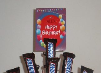 Birthday Gifts Inspiration : Homemade birthday gifts – DIY Snickers candy bouquet #homemadebirthdaygifts #ca…