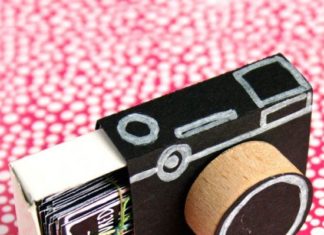 Birthday Gifts Inspiration : Turn a matchbox into a cute little camera and fill it with picture prompts. Perf…