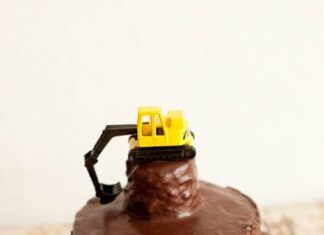 Birthday Inspiration: Birthday cake for boys who love cars by ClausaThings