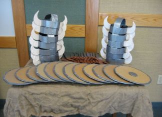 Birthday Inspiration: Helme und Schilde aus Pappe basteln