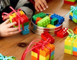 Birthday Inspiration: Kleine Lego-Geschenkli für die Gäste